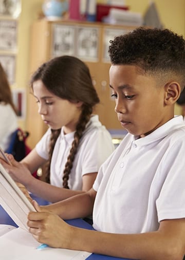 Primary school pupils in classroom – Boss Controls BMS solutions enhance comfort, air quality, and wellbeing in education settings