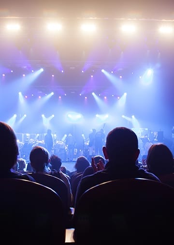 Comfortable udience watching live performance in theatre – Boss Controls optimises entertainment and hospitality venues for comfort and energy efficiency